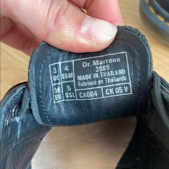 Dr. Martens 3989 YELLOW STITCH SMOOTH LEATHER BROGUE SHOES - Picture 2 of 5